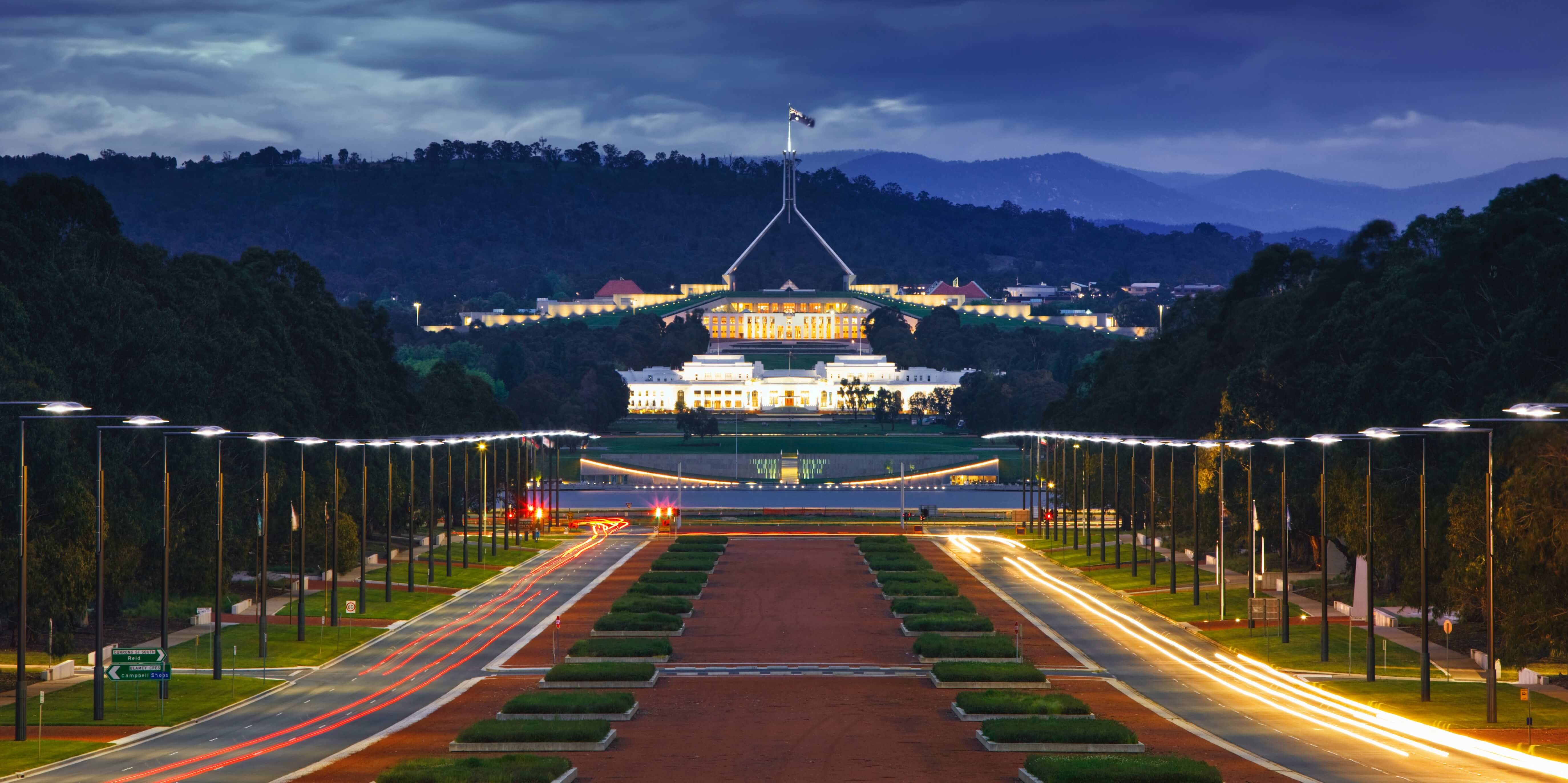 canberra tour guide